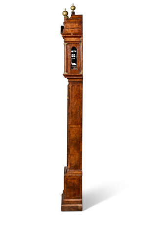 A GEORGE I WALNUT LONGCASE CLOCK - photo 4