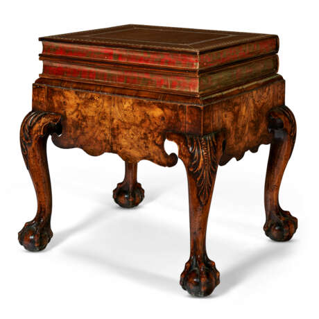 A GEORGE I WALNUT CLOSE STOOL - photo 1