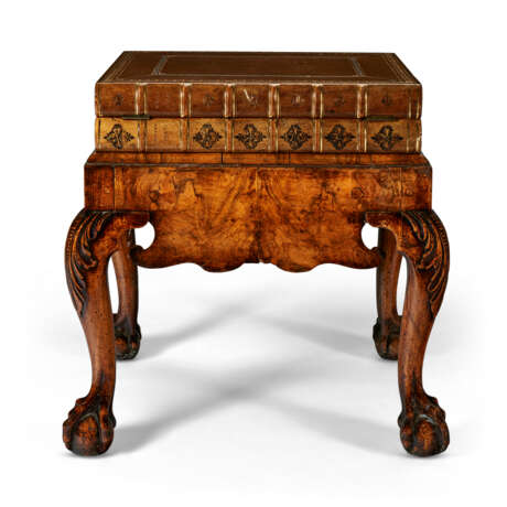 A GEORGE I WALNUT CLOSE STOOL - photo 3