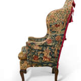 A QUEEN ANNE WALNUT AND BEECHWOOD WING ARMCHAIR - photo 3