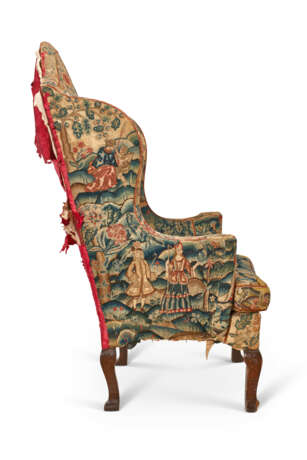 A QUEEN ANNE WALNUT AND BEECHWOOD WING ARMCHAIR - photo 4