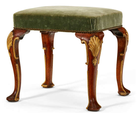 A PAIR OF ENGLISH WALNUT AND PARCEL-GILT STOOLS - photo 3