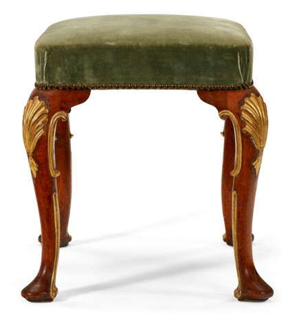 A PAIR OF ENGLISH WALNUT AND PARCEL-GILT STOOLS - photo 4