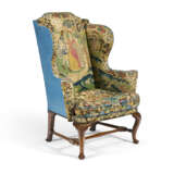 A GEORGE I WALNUT WING ARMCHAIR - фото 1