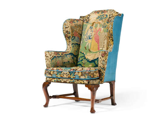 A GEORGE I WALNUT WING ARMCHAIR - фото 4