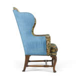 A GEORGE I WALNUT WING ARMCHAIR - фото 5