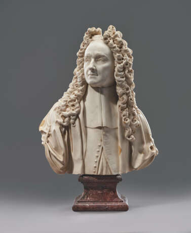 A FRENCH MARBLE BUST OF A GENTLEMAN - фото 2