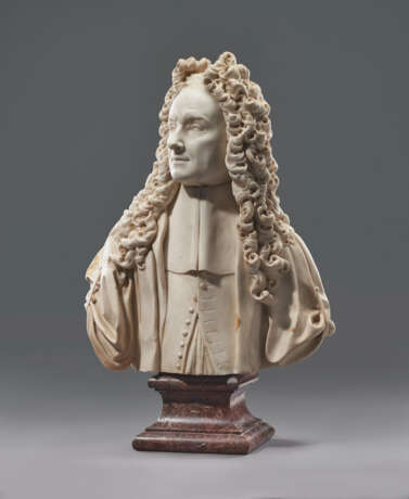 A FRENCH MARBLE BUST OF A GENTLEMAN - фото 4