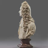 A FRENCH MARBLE BUST OF A GENTLEMAN - фото 5