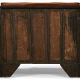 A GEORGE III MAHOGANY COMMODE - фото 4