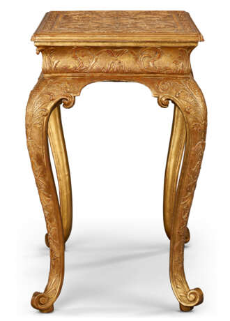 A GEORGE I GILTWOOD AND GILT-GESSO SIDE TABLE - фото 3