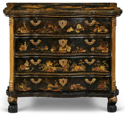 A MATCHED PAIR OF CHINESE EXPORT BLACK AND GILT LACQUER COMMODES - фото 4