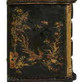 A MATCHED PAIR OF CHINESE EXPORT BLACK AND GILT LACQUER COMMODES - фото 5