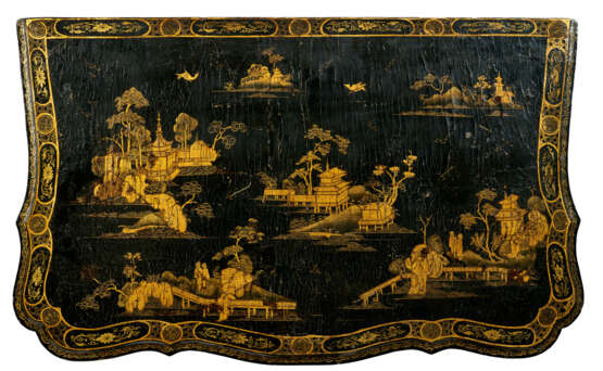 A MATCHED PAIR OF CHINESE EXPORT BLACK AND GILT LACQUER COMMODES - фото 6