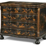 A MATCHED PAIR OF CHINESE EXPORT BLACK AND GILT LACQUER COMMODES - фото 9