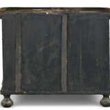 A MATCHED PAIR OF CHINESE EXPORT BLACK AND GILT LACQUER COMMODES - фото 13