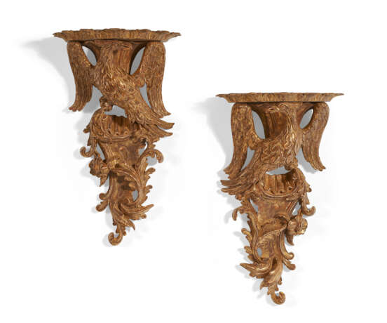 A PAIR OF LARGE GEORGE III STYLE GILTWOOD BRACKETS - photo 1