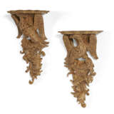 A PAIR OF LARGE GEORGE III STYLE GILTWOOD BRACKETS - photo 3