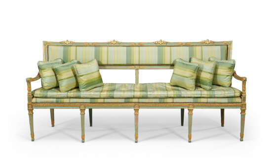 A SET OF ITALIAN PARCEL-GILT AND BLUE-PAINTED SEAT FURNITURE - photo 3