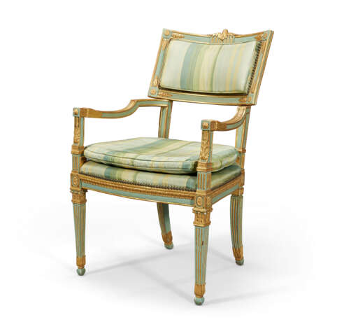 A SET OF ITALIAN PARCEL-GILT AND BLUE-PAINTED SEAT FURNITURE - photo 6