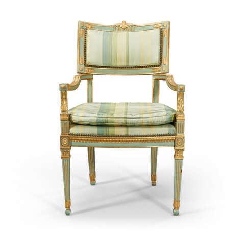 A SET OF ITALIAN PARCEL-GILT AND BLUE-PAINTED SEAT FURNITURE - photo 7