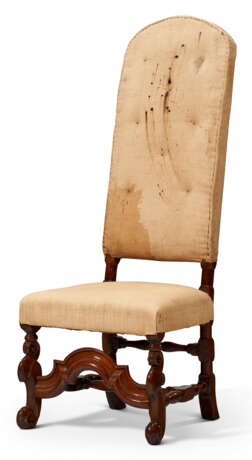 A SET OF FIVE WILLIAM AND MARY WALNUT SIDE CHAIRS - photo 3