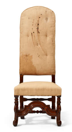 A SET OF FIVE WILLIAM AND MARY WALNUT SIDE CHAIRS - photo 5