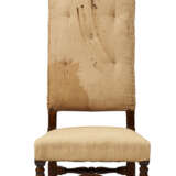 A SET OF FIVE WILLIAM AND MARY WALNUT SIDE CHAIRS - photo 5