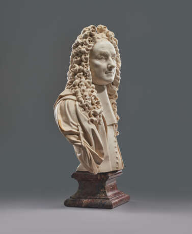 A FRENCH MARBLE BUST OF A GENTLEMAN - фото 9