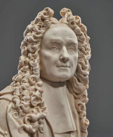 A FRENCH MARBLE BUST OF A GENTLEMAN - фото 11