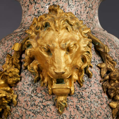 A LARGE PAIR OF FRENCH ORMOLU-MOUNTED GRANITE URNS ON ASSOCIATED PEDESTALS - photo 7