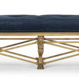 A PAIR OF GILT-BRONZE BANQUETTES - Foto 2