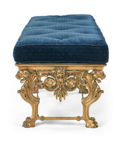 A PAIR OF GILT-BRONZE BANQUETTES - Foto 4