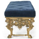 A PAIR OF GILT-BRONZE BANQUETTES - Foto 4