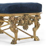 A PAIR OF GILT-BRONZE BANQUETTES - Foto 5