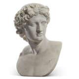 AN ITALIAN WHITE MARBLE BUST OF ANTINOUS AS DIONYSUS - Foto 1