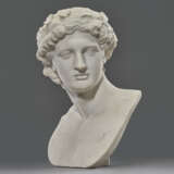 AN ITALIAN WHITE MARBLE BUST OF ANTINOUS AS DIONYSUS - photo 2