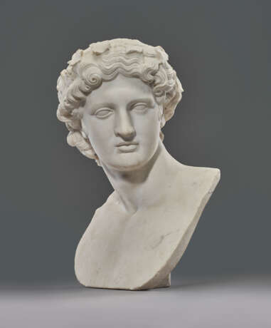 AN ITALIAN WHITE MARBLE BUST OF ANTINOUS AS DIONYSUS - фото 2