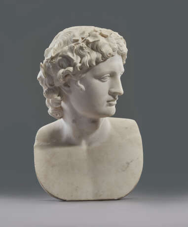 AN ITALIAN WHITE MARBLE BUST OF ANTINOUS AS DIONYSUS - Foto 3