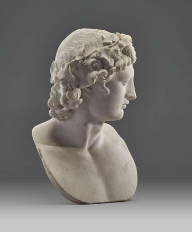 AN ITALIAN WHITE MARBLE BUST OF ANTINOUS AS DIONYSUS - Foto 9