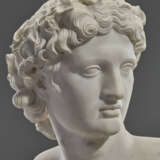 AN ITALIAN WHITE MARBLE BUST OF ANTINOUS AS DIONYSUS - Foto 10