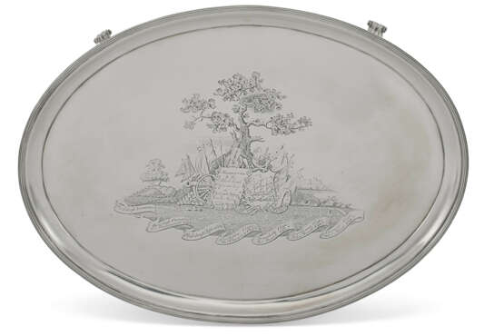 A GEORGE III IRISH SILVER FOOTED SALVER - Foto 1