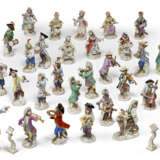 THIRTY-TWO MEISSEN PORCELAIN MONKEY BAND FIGURES - фото 1