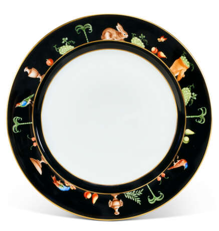 A FRENCH (LE TALLEC) PORCELAIN 'BLACK SHOULDER' PART DINNER SERVICE - photo 2