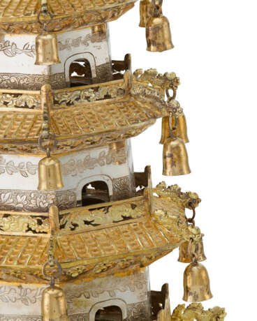 A CHINESE EXPORT PARCEL-GILT SILVER PRESENTATION MODEL OF A PAGODA - photo 6