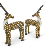 A VERY LARGE PAIR OF CHINESE EXPORT PORCELAIN MODELS OF SPOTTED DEER - Foto 2