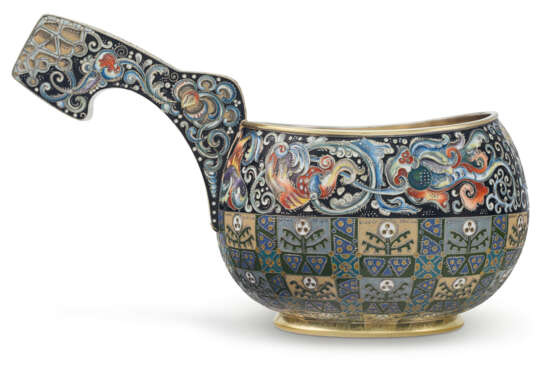 A LARGE CLOISONNÉ ENAMEL SILVER-GILT KOVSH - photo 2