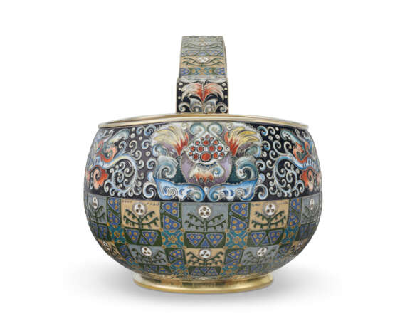 A LARGE CLOISONNÉ ENAMEL SILVER-GILT KOVSH - photo 3