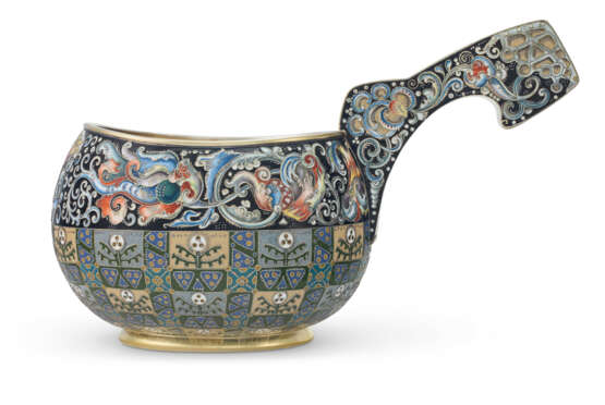 A LARGE CLOISONNÉ ENAMEL SILVER-GILT KOVSH - photo 4