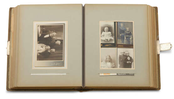 A SILVER-MOUNTED LEATHER FAMILY PHOTOGRAPH ALBUM OF HENRIK WIGSTRÖM - photo 3